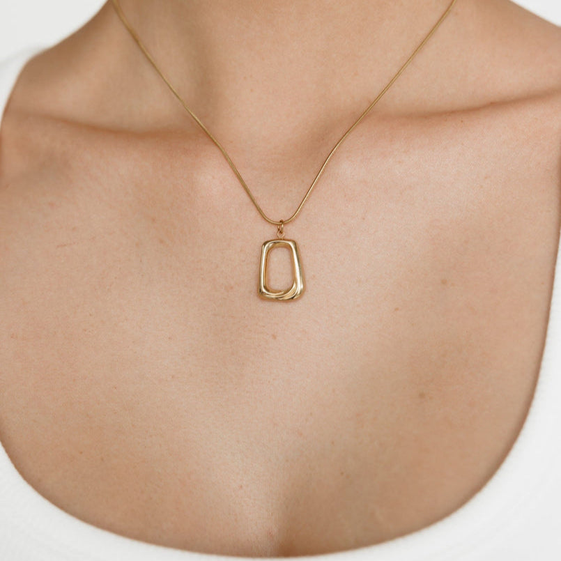 Ameline Luxe Arc Necklace