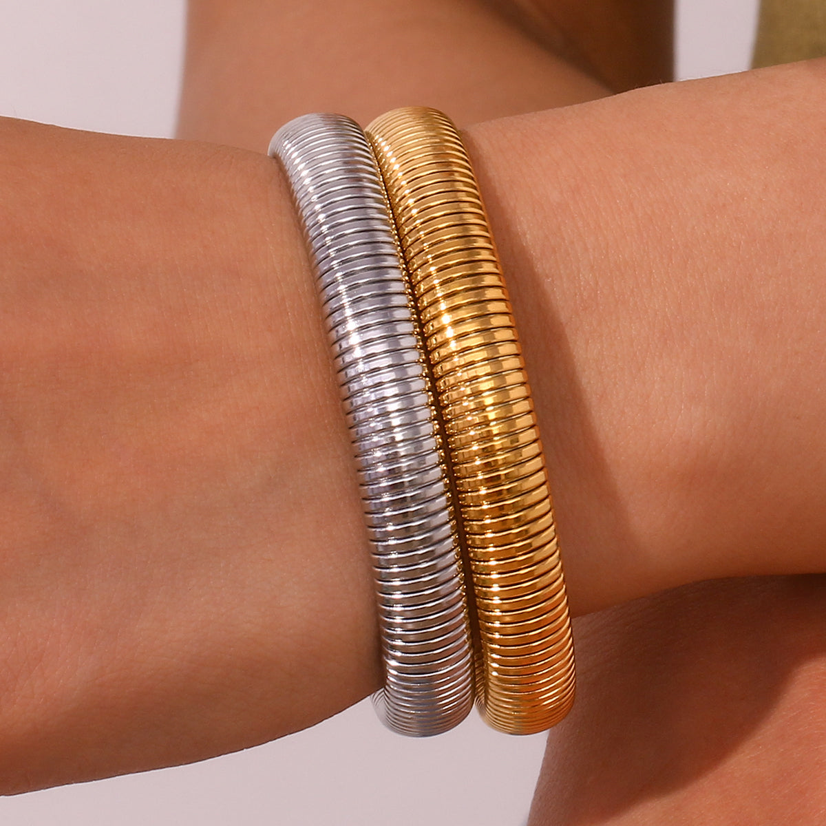 Olivia Ribbed Bangle